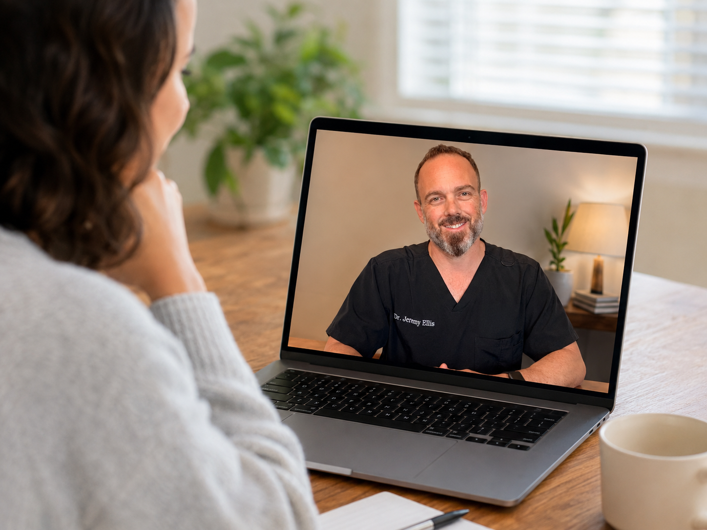 Dr. Jeremy Ellis speaking with a patient during a Health Clarity Session
